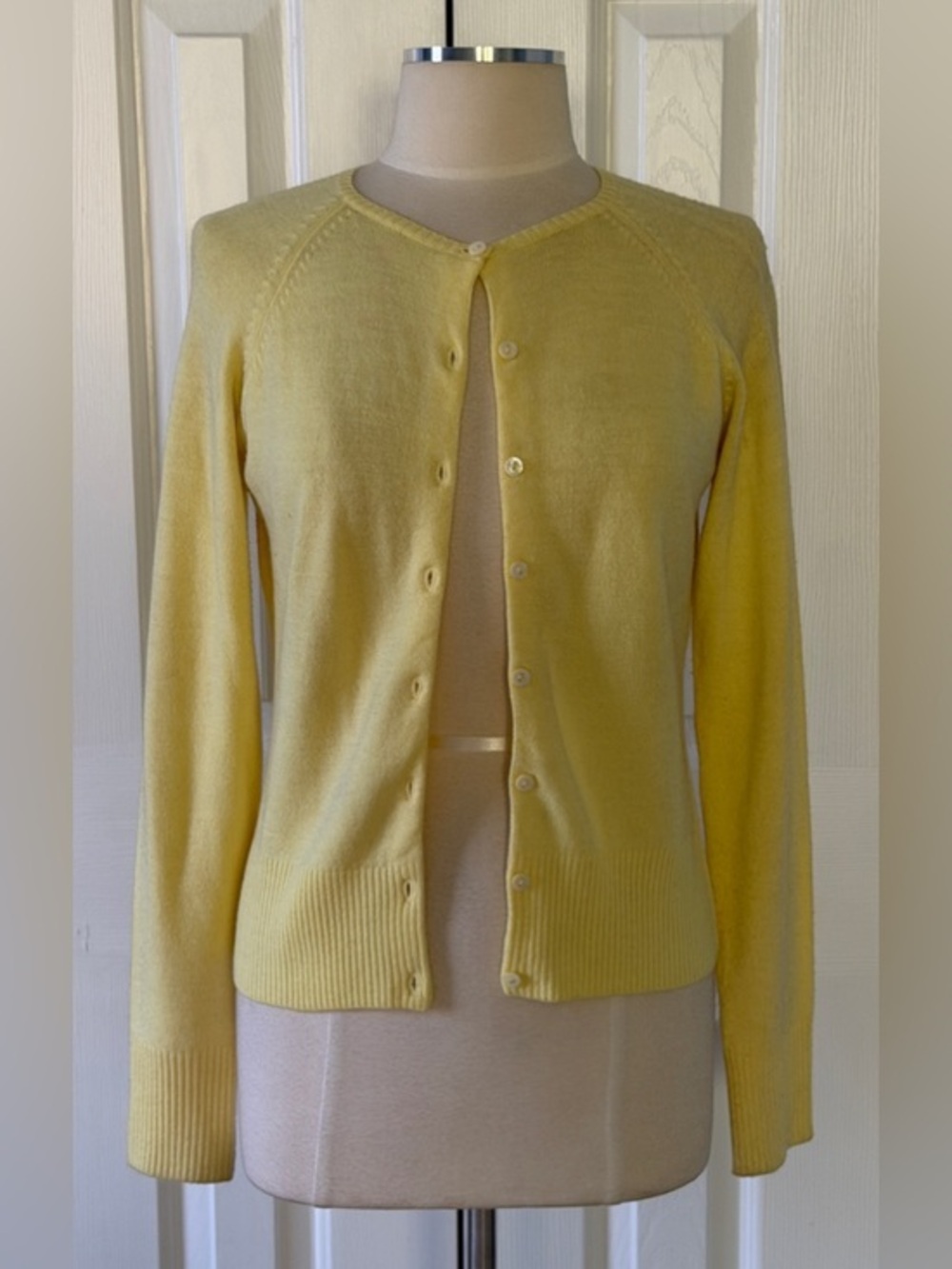 Free In April Soft Yellow Button Front Cardigan Size Medium Lightweight Knit